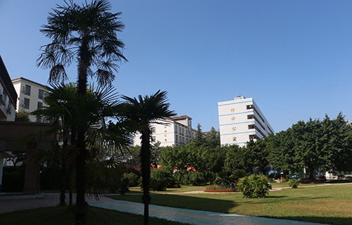 宜兴市经济学校