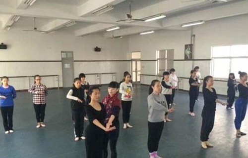 太白县职业技术教育中心