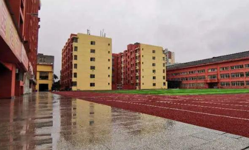 江西昌大技工学校操场